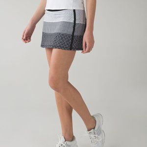 LULULEMON PACE RIVAL II MINI SKIRT W/SHORTS SKORT DOTTIE EYELET PRINT sz 8 EUC